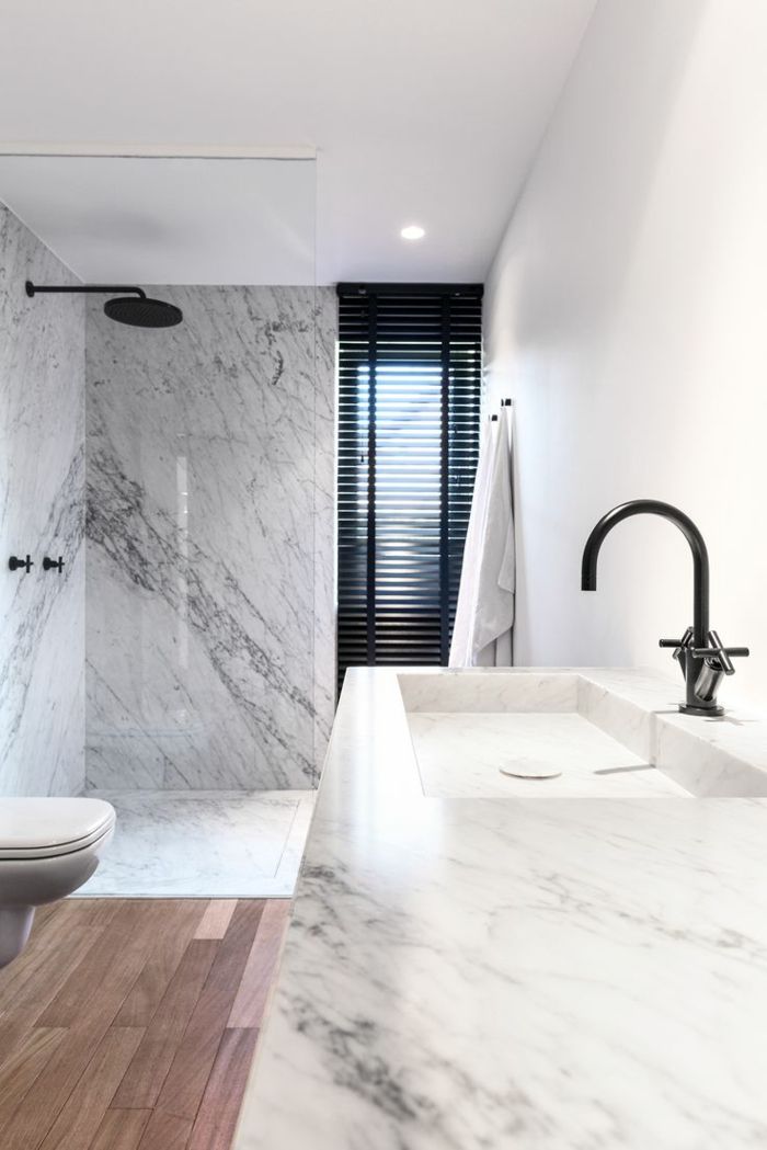 Idée relooking cuisine - la plus moderne salle de bain en marbre blanc