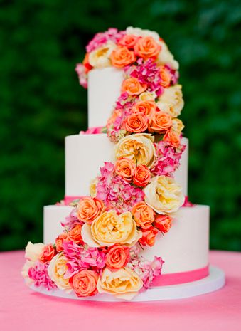 Piece Montee 17 Un Gateau De Mariage Orne D Une Cascade De Fleurs Fleuries Aux Agrumes Lisa Lefkowitz Listspirit Com Leading Inspiration Culture Lifestyle Magazine