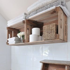 Idée décoration Salle de bain - Bathroom with wooden crate shelving