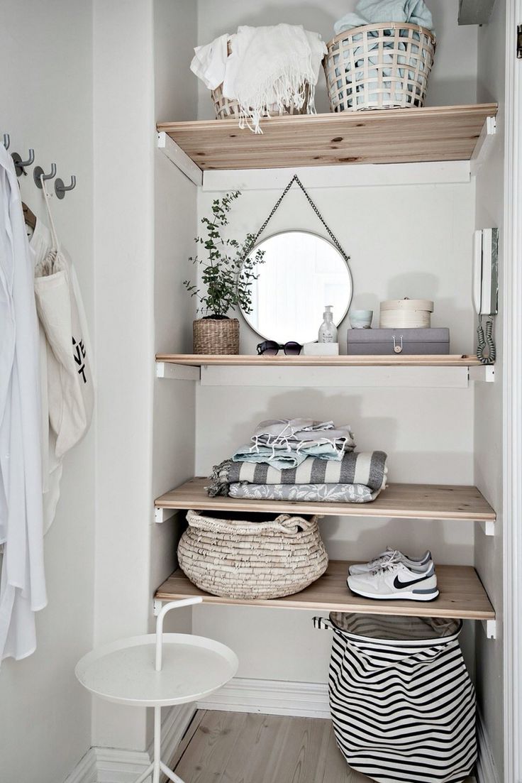 Idée décoration Salle de bain - Des étagères en bois ...