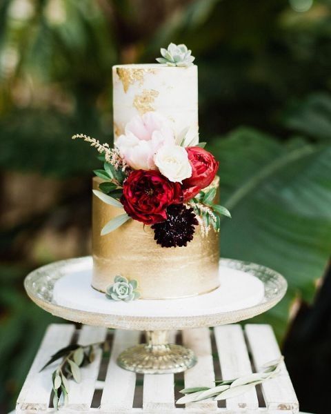 Piece Montee 17 Idee Moderne Weddingcake Gateau De Mariage Metallique A Deux Niveaux Or Avec Listspirit Com Leading Inspiration Culture Lifestyle Magazine