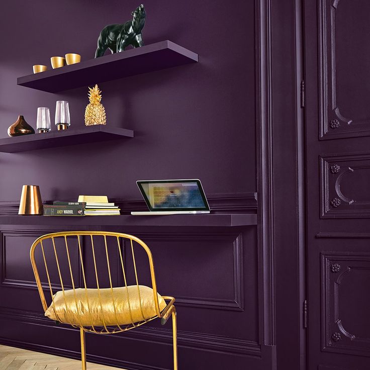 Déco Salon - Un mur couleur aubergine pour le coin bureau ...