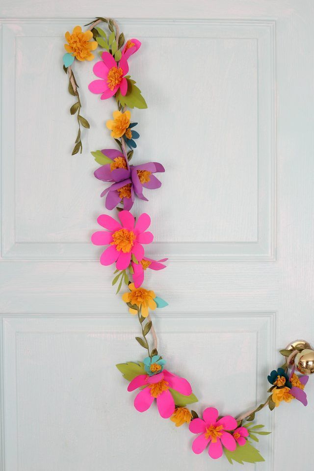  DIY  Crafts  Colorful  paper  flower garland can be hung 