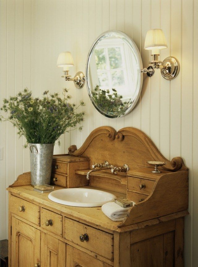 Idée décoration Salle de bain - meuble salle de bains en bois de style