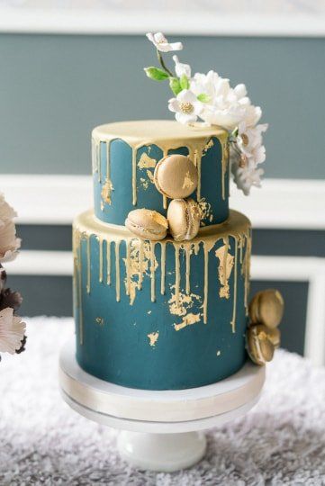 Piece Montee 17 Gateau De Mariage Bleu Turquoise Accent Dore Macarons Dores Mariage Tendance Listspirit Com Leading Inspiration Culture Lifestyle Magazine