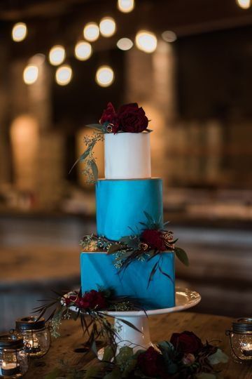 Piece Montee 17 Gateaux De Mariage Modernes Bleu Turquoise Gateau Blanc Marbre Accent Forme Carree Listspirit Com Leading Inspiration Culture Lifestyle Magazine